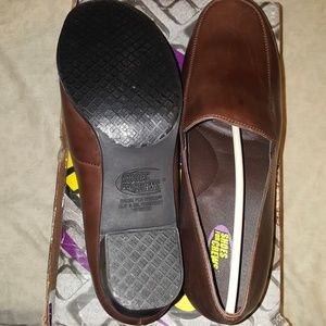 Shoes for crews work casual shoe ( slip resistant)